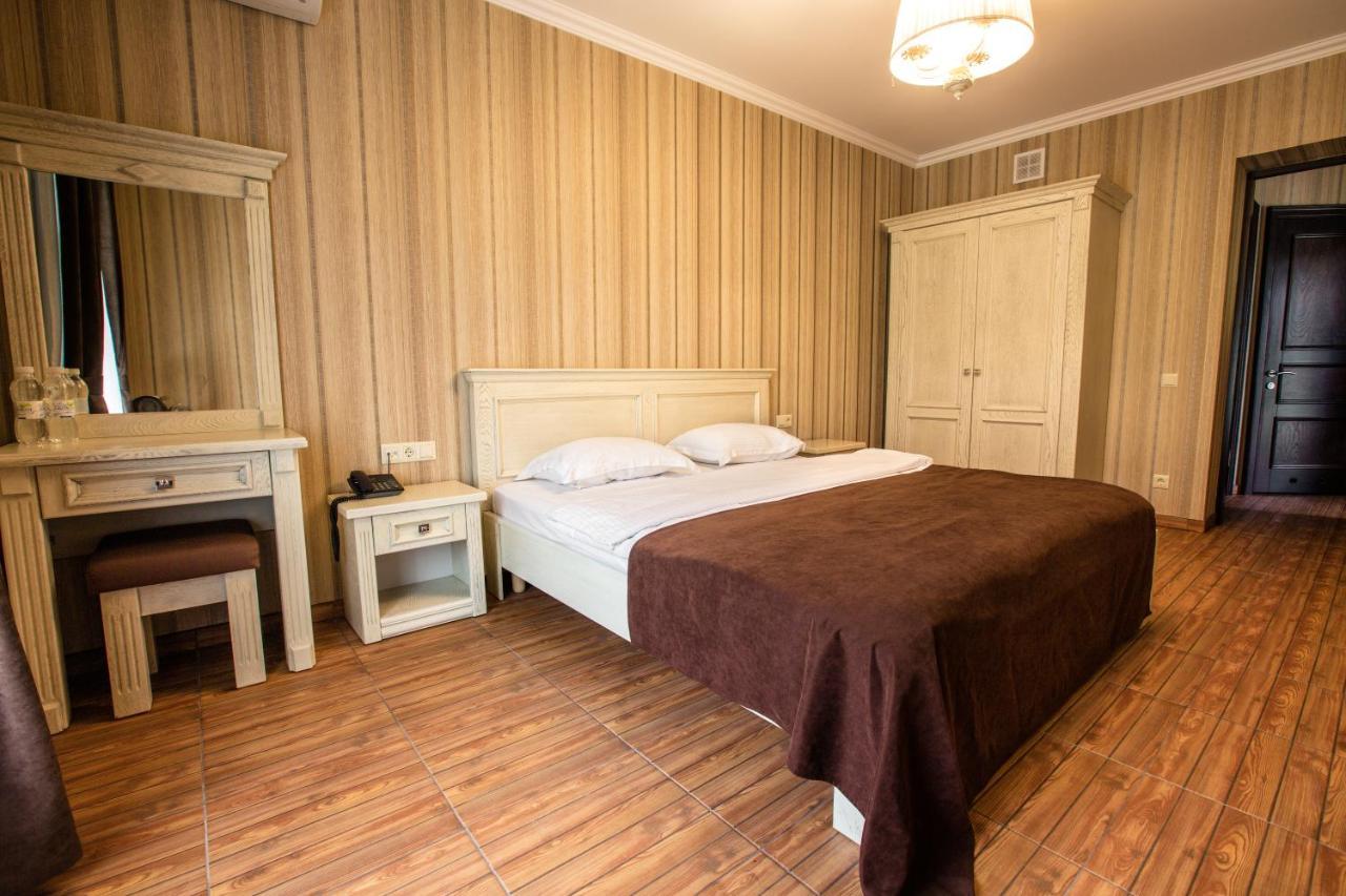Georg Park Hotel Tarashany 外观 照片