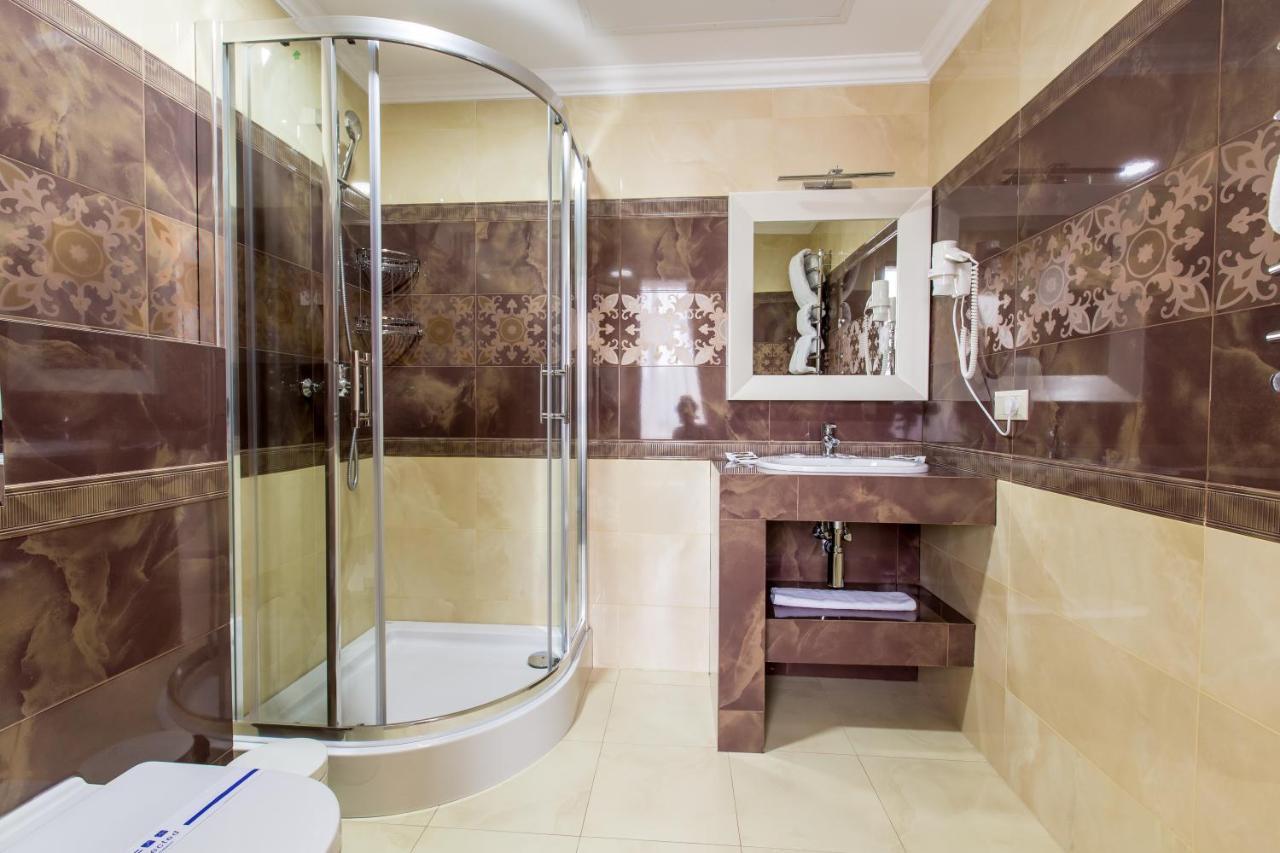 Georg Park Hotel Tarashany 外观 照片
