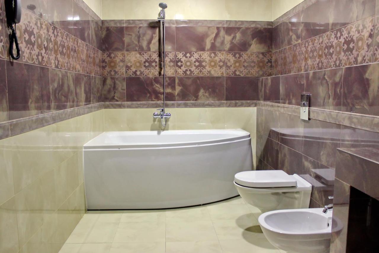 Georg Park Hotel Tarashany 外观 照片